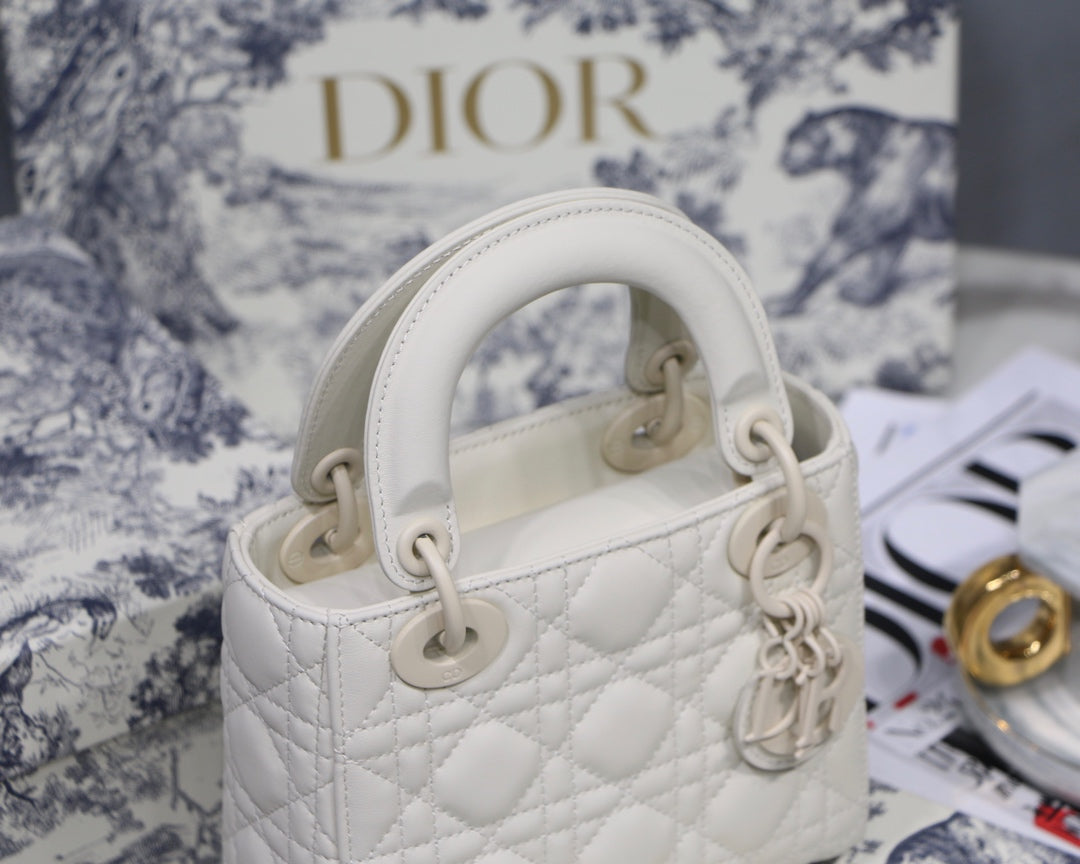 新作☆国内発送【Dior】LADY D-LITE