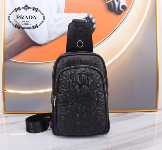 【PRADA 公式 旗艦店】プラダ 胸ポケット当日出荷 好評に付き再入荷！34*17*6CM