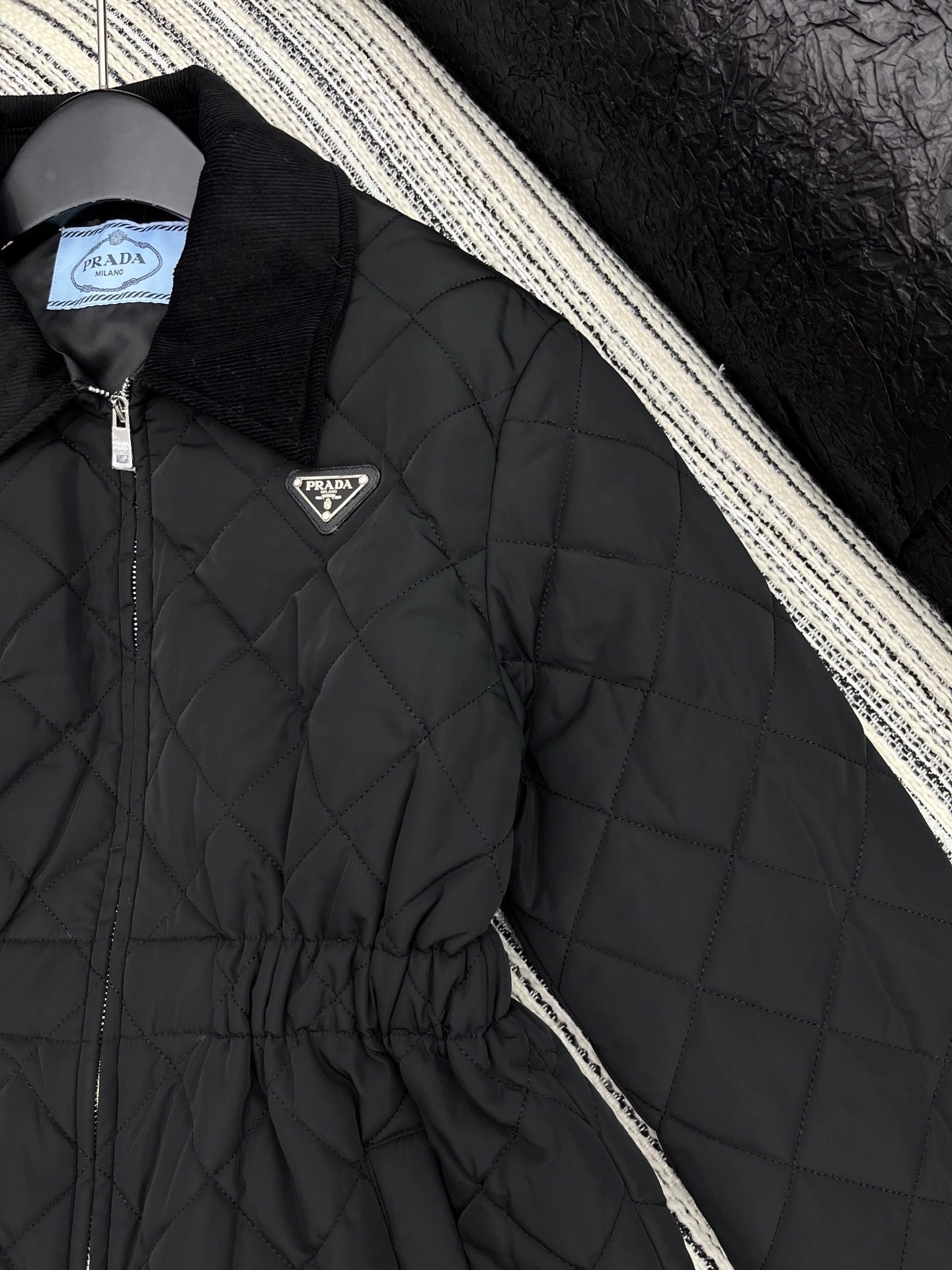 【PRADA旗艦店】ダウンジャケット、ご好評に付き再入荷！