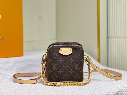 Louis Vuitton 春夏コレクションの Just In Case ハンドバッグ
