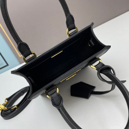 【 PRADA 公式 旗艦店】 プラダ ハンドバッグ 当日出荷 好評に付き再入荷！17*19*6CM