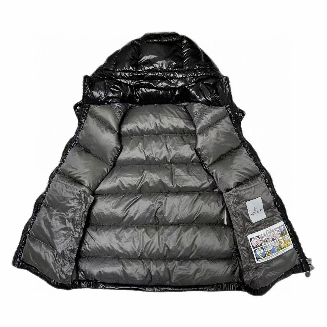 【MONCLER旗艦店】（モンクレール）ダウンベスト ご好評に付き再入荷！！
