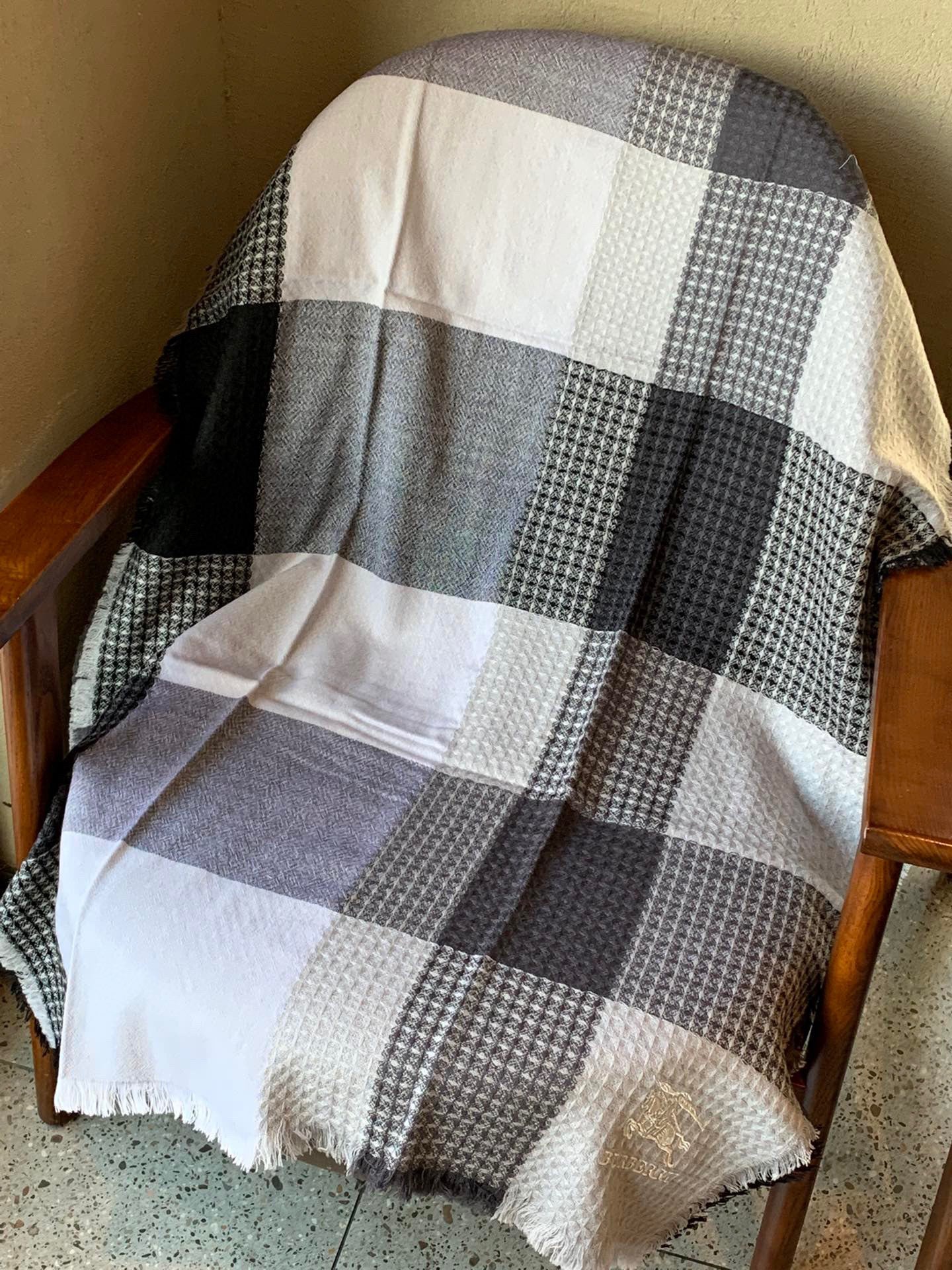 【BURBERRY バーバリー】スカーフ210*80CM 241108