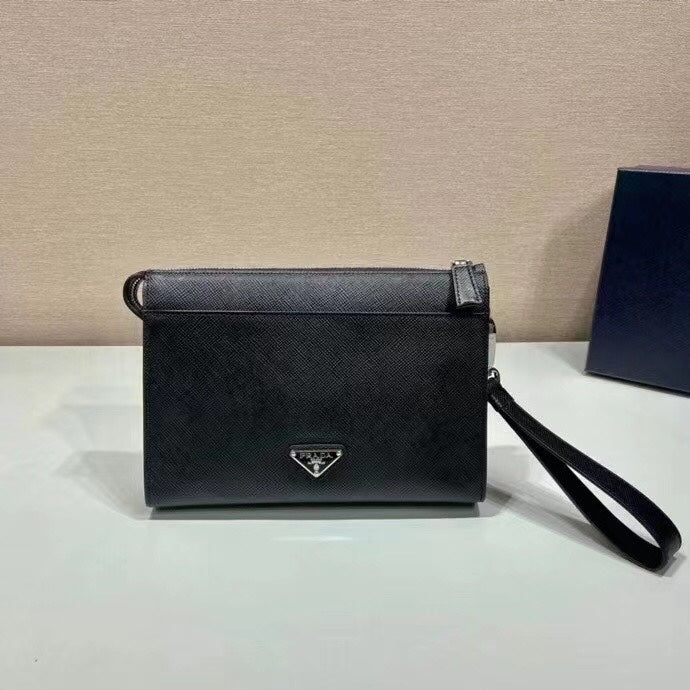 【PRADA 公式 旗艦店】プラダ クラッチバッグ 当日出荷 好評に付き再入荷！ 黒 28*18*1CM
