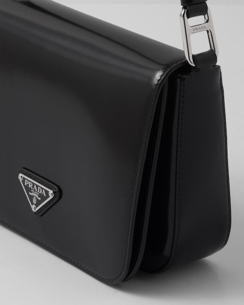 大人気！雑誌「VIVI」に掲載!藤田ニコルの愛用ブランドの新作バッグが掲載されたブラックレザーショルダーバッグ 大人の女性へ