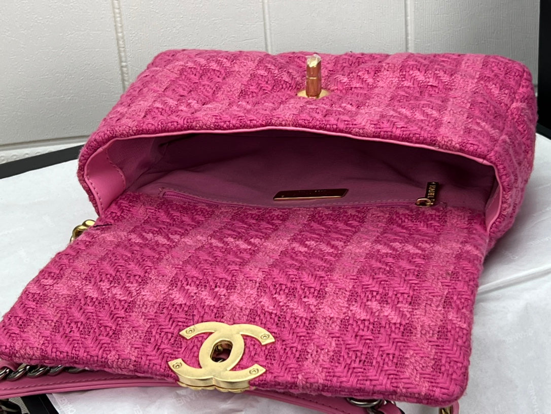 CHANEL 19 HANDBAG AS1161
