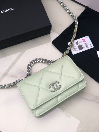 CHANEL 19 WALLET ON CHAIN 0957