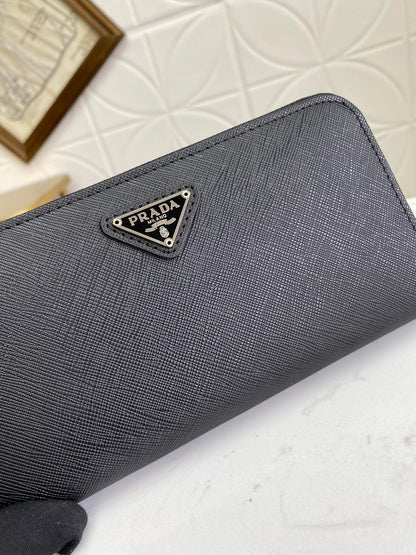 PRADA(プラダ) 財布19x12cm