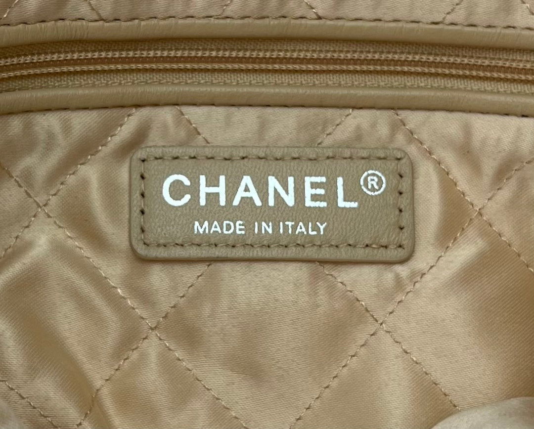 CHANEL 22 3989