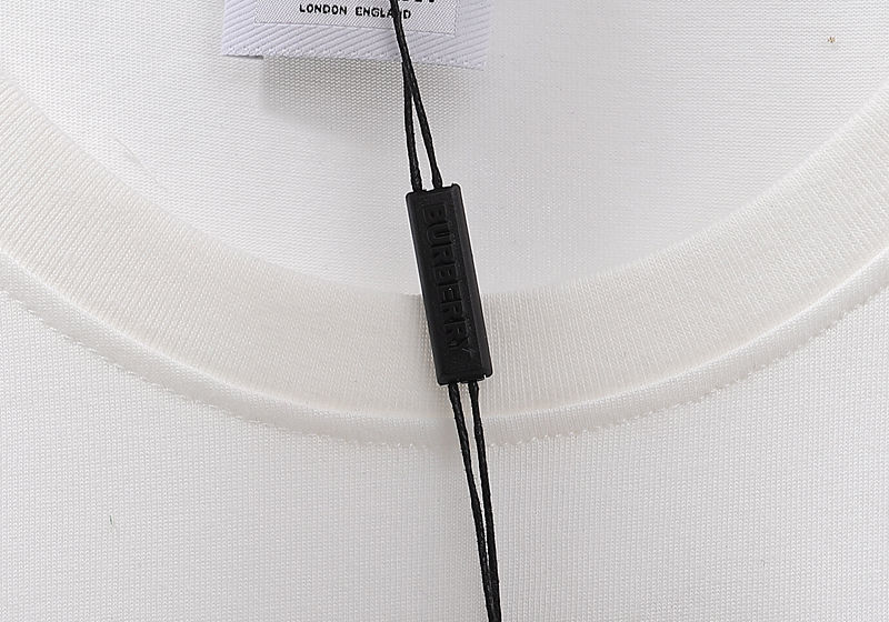 【Burberry】男女兼用、ご好評に付き再入荷！