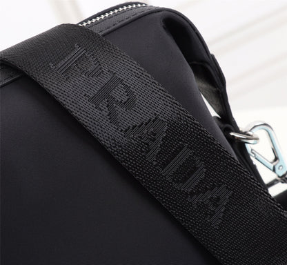 【PRADA 公式旗艦店】プラダ ショルダーバッグ 当日出荷 好評に付き再入荷！31*21*7CM