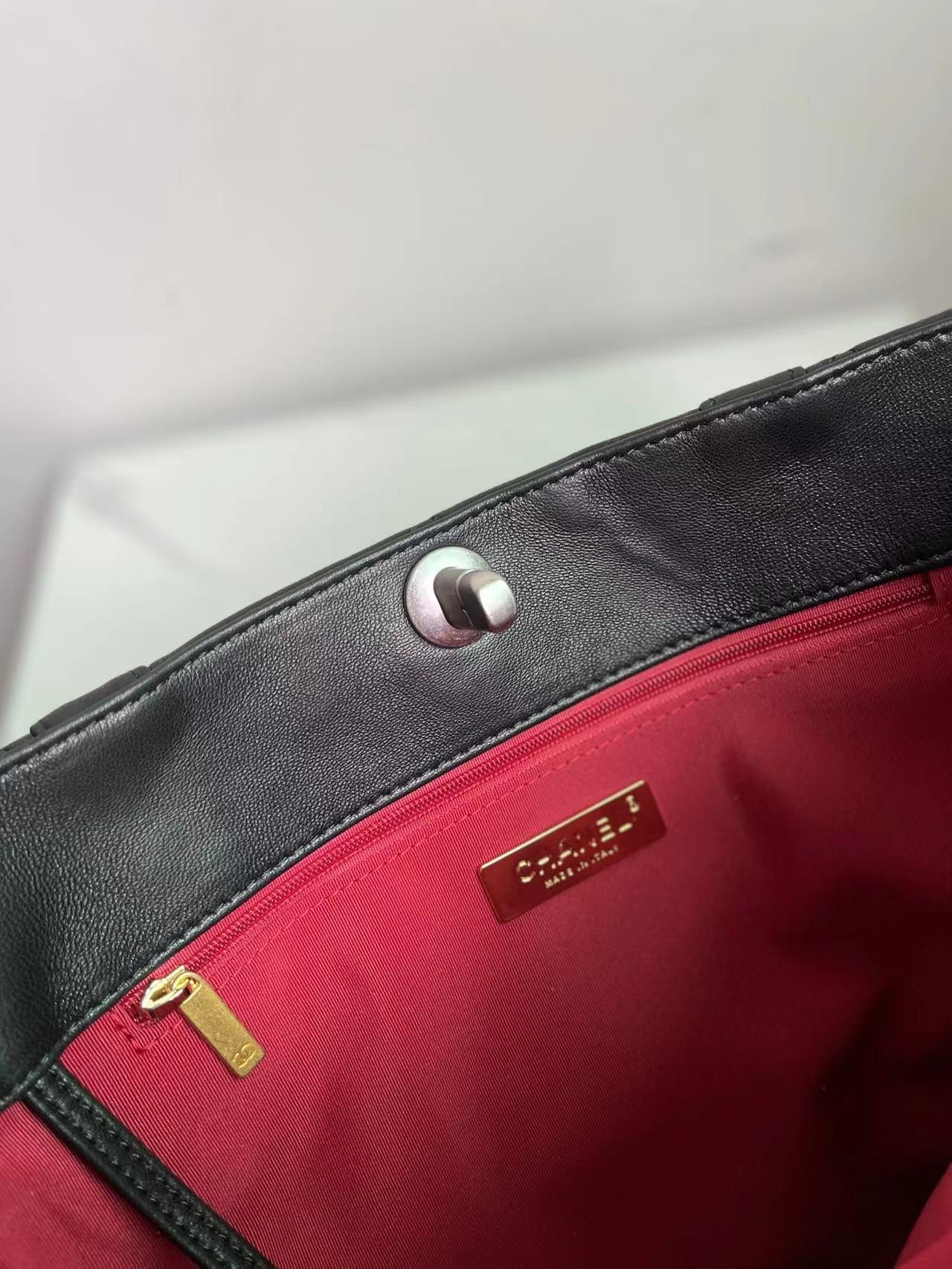 CHANEL 19 SHOPPING BAG 3519