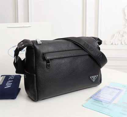 【PRADA 公式 旗艦店】プラダ 斜めがけバッグ 当日出荷 好評に付き再入荷！30*22*10CM