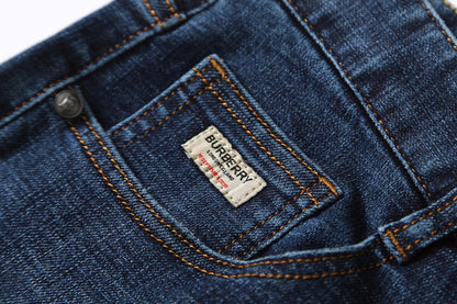 【BURBERRY 公式旗艦店】バーバリー ジーパン ご好評に付き再入荷！