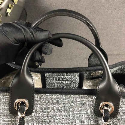 【 CHANEL】シャネル 大きなチャコールキャンバスドーヴィルトートTOTE