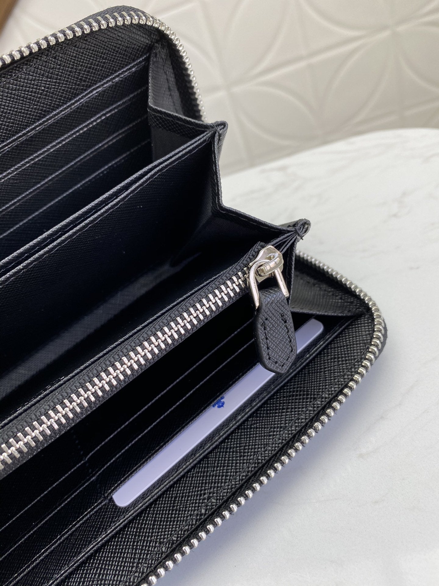 PRADA(プラダ) 財布19x12cm