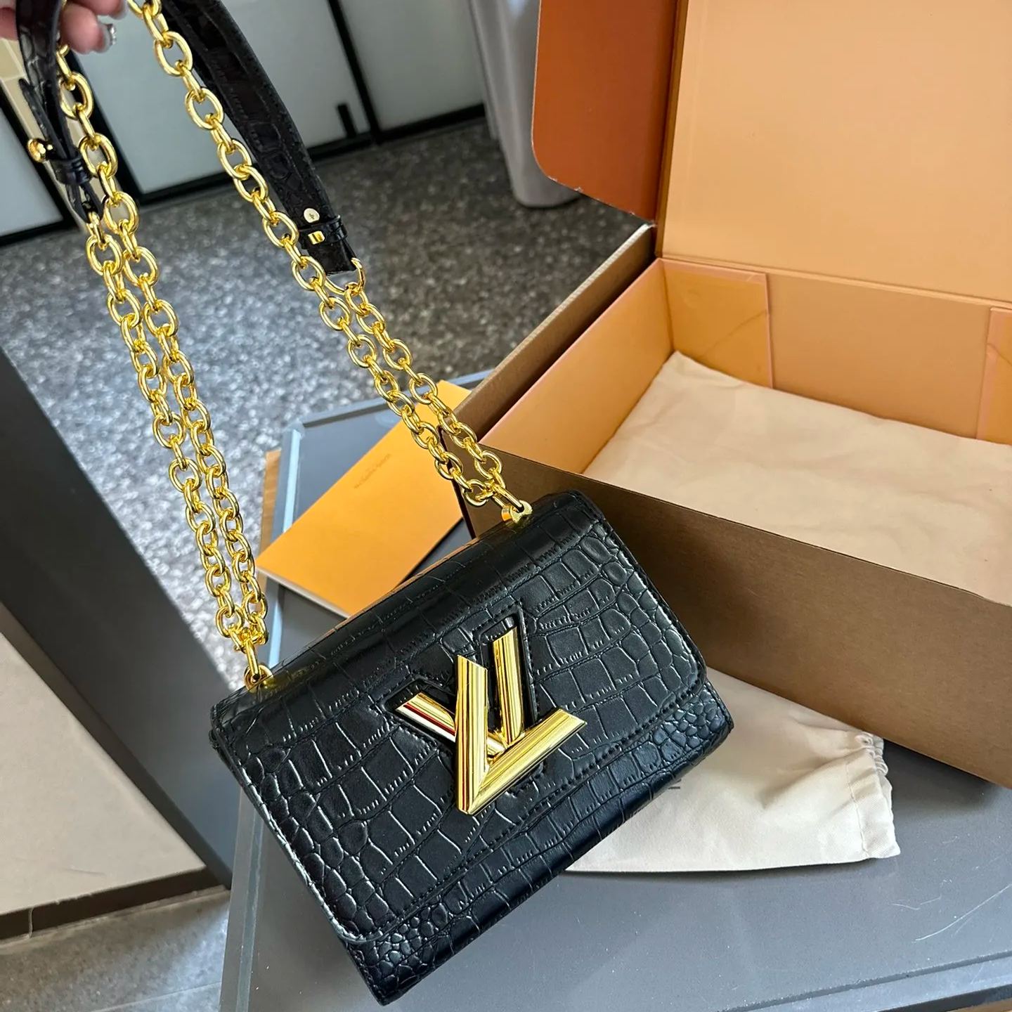 Louis Vuitton ネオクラシカルツイストミディアムバッグ