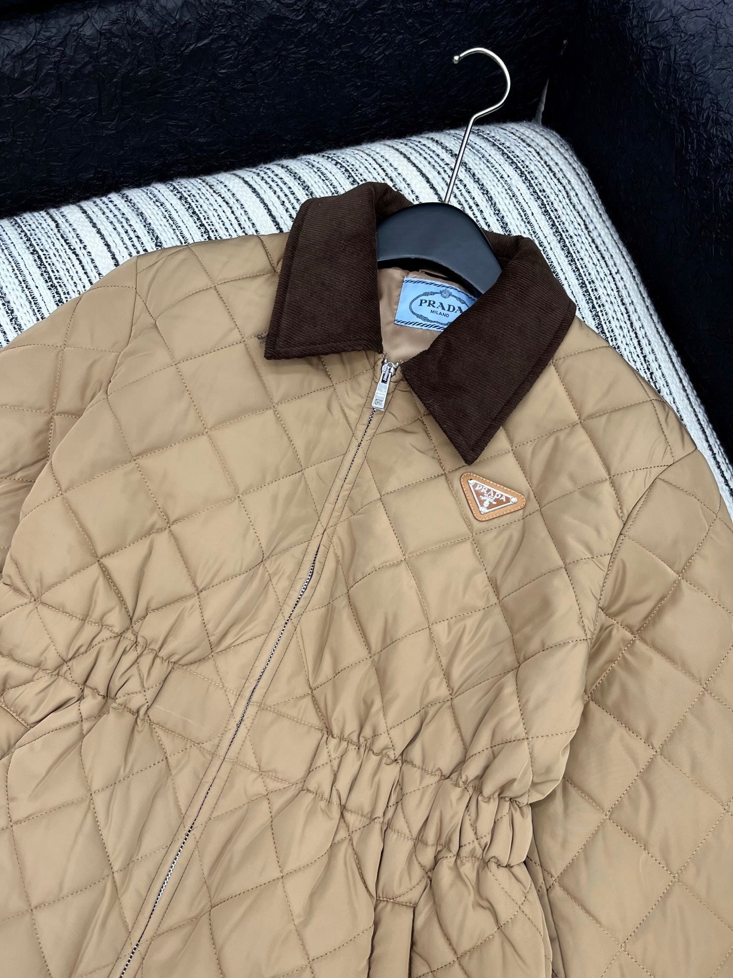 【PRADA旗艦店】ダウンジャケット、ご好評に付き再入荷！