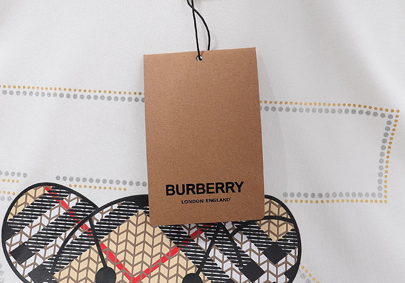 【Burberry】男女兼用、ご好評に付き再入荷！
