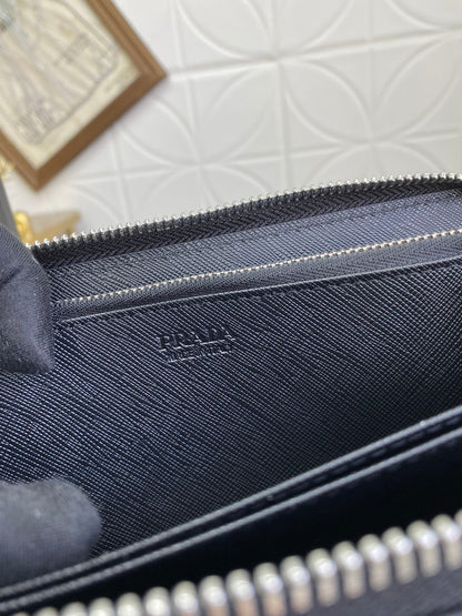 PRADA(プラダ) 財布19x12cm