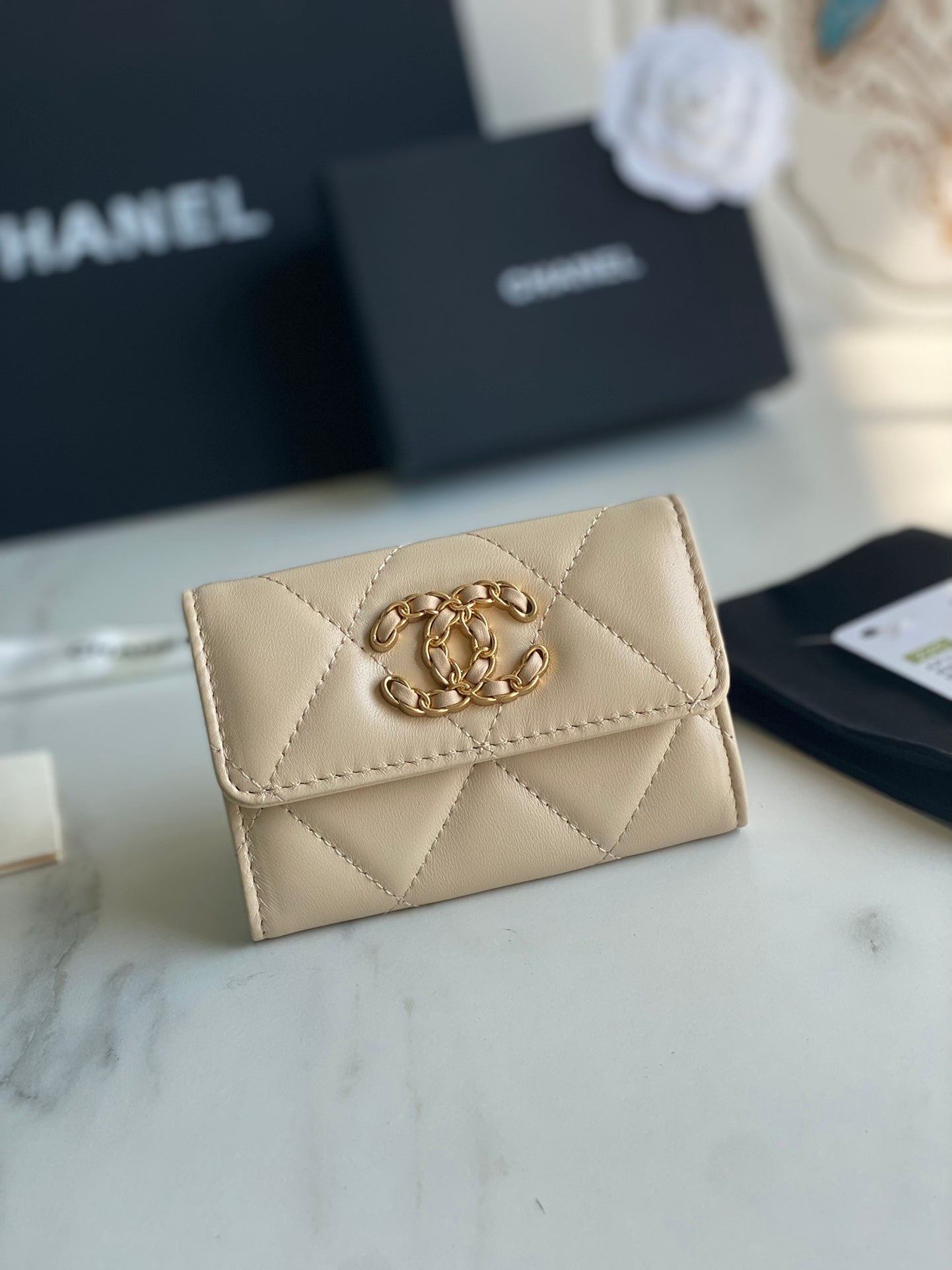 CHANEL 19 FLAP CARD HOLDER AP1790