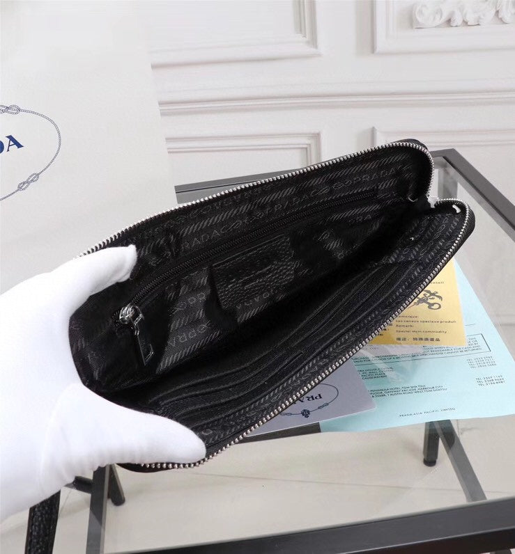 【PRADA 公式旗艦店】プラダ クラッチバッグ 当日出荷 好評に付き再入荷！28*18*3CM