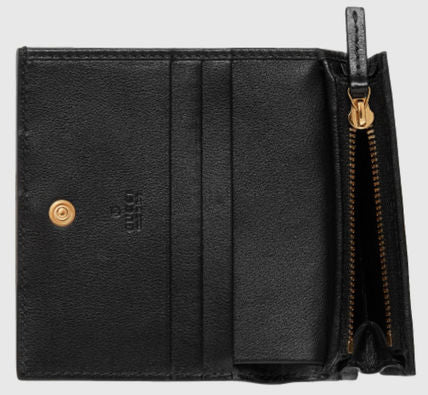 SALE★GG Deboss柄【送込GUCCI】2折中財布★黒白革/金デコ-BUYMA