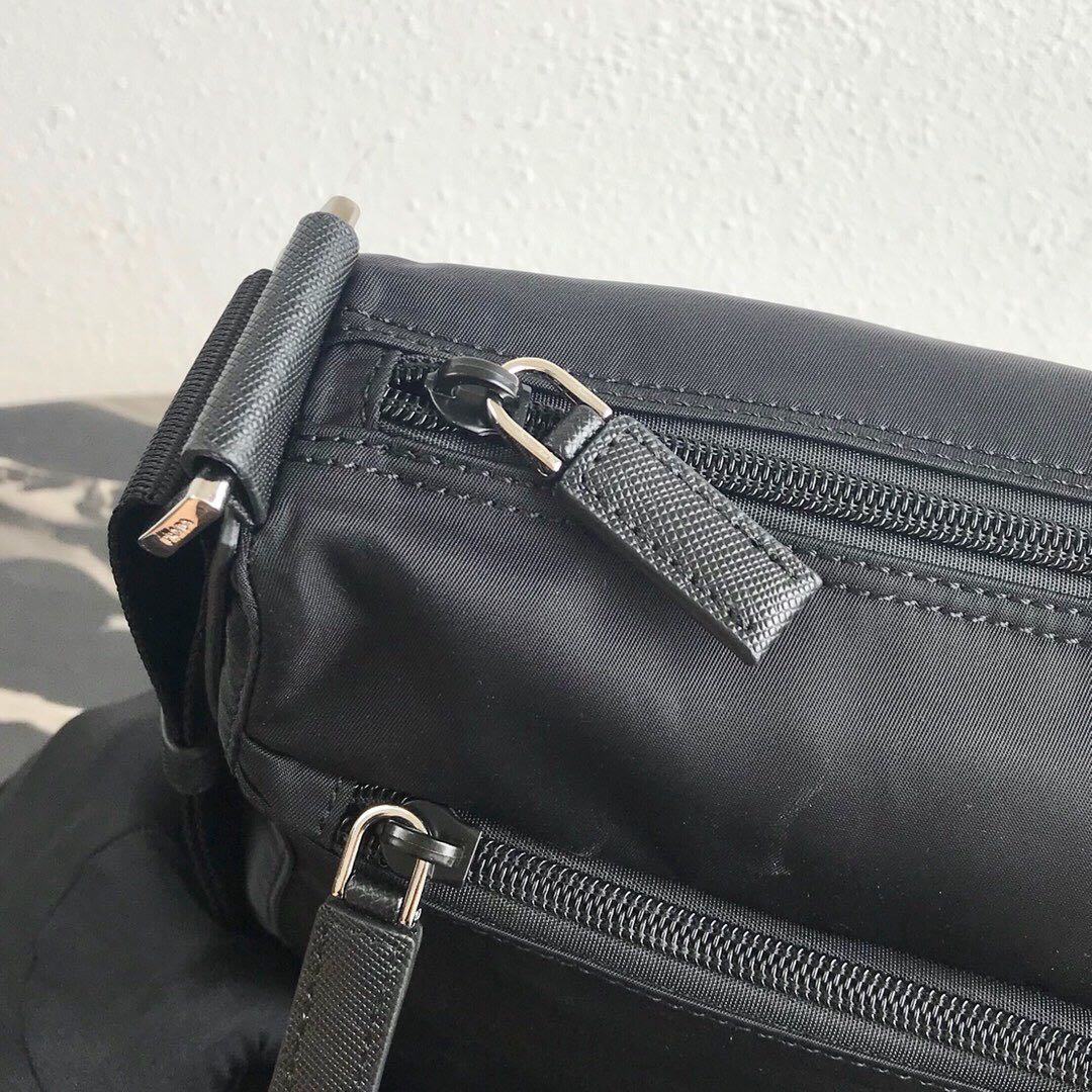 【PRADA 公式 旗艦店】プラダ ショルダーバッグ 当日出荷 好評に付き再入荷！31*23*9CM