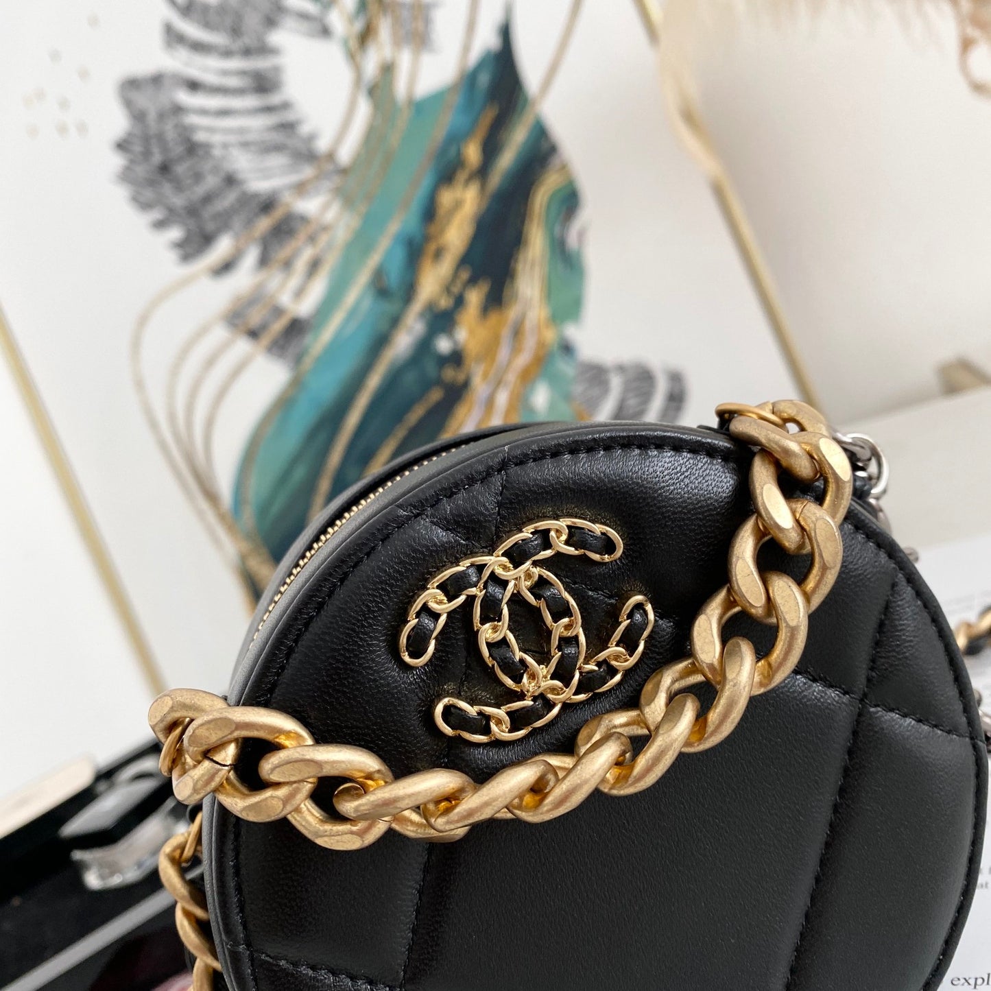 CHANEL 19 CLUTCH WITH CHAIN 0945
