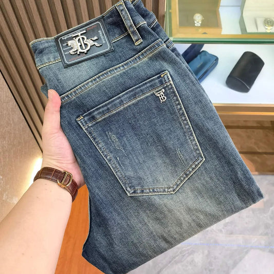 【Burberry】春夏の新作はカウンターで、最高品質のジーンズは実店舗で入手可能