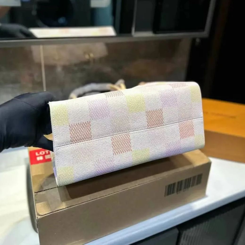 Louis Vuitton(ルイヴィトン) Lv 2024初春の新スタイル、新色オンザゴーマミーバッグ、新スタイルが登場、コスパの王様