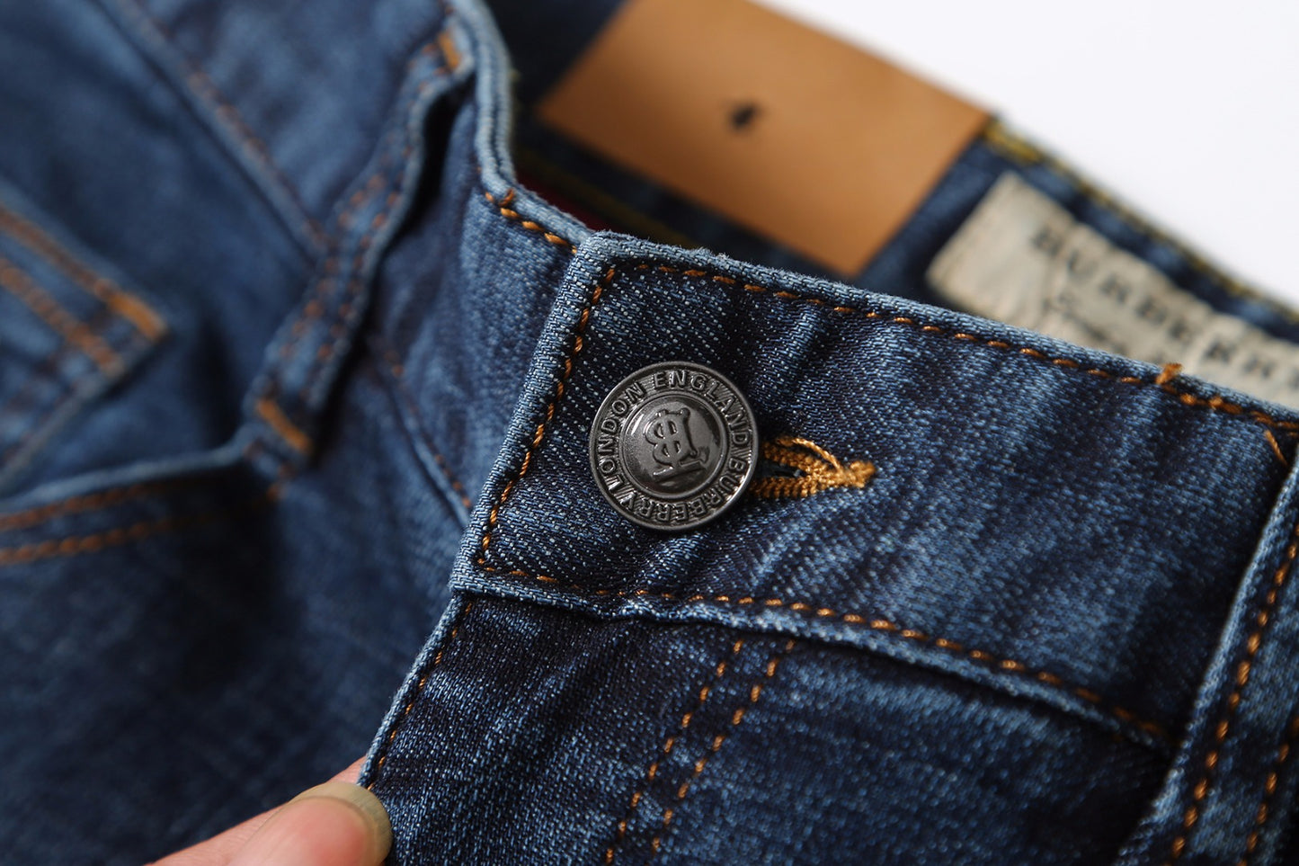 【BURBERRY 公式旗艦店】バーバリー ジーパン ご好評に付き再入荷！