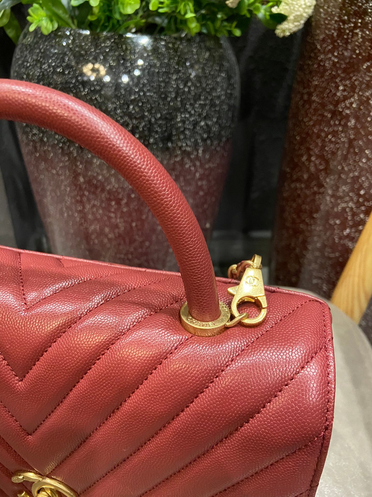 Chanel Cowhide handbag 92991