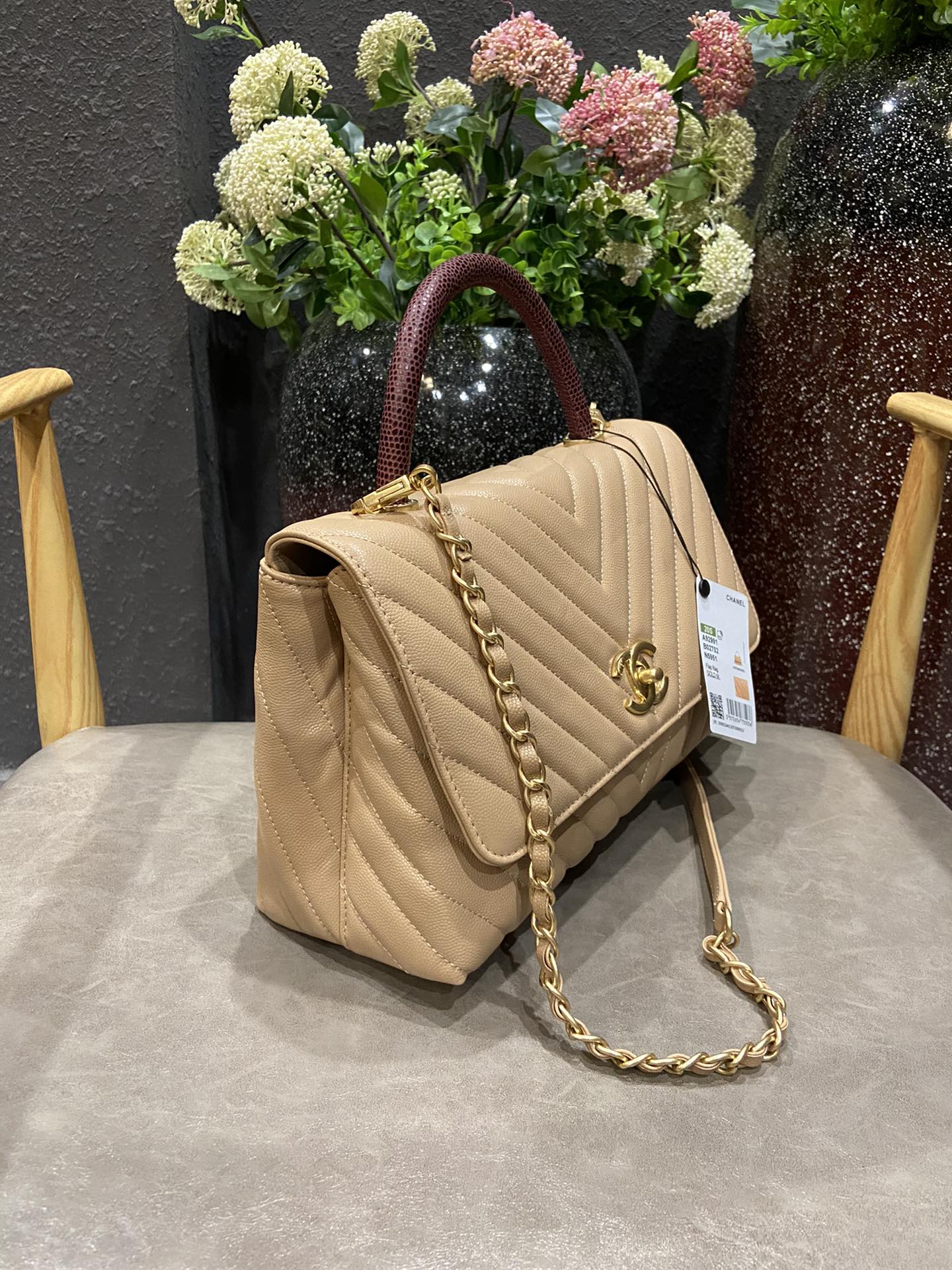 Chanel Cowhide handbag 92991