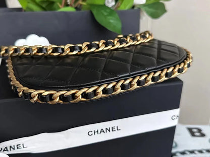 24C/可愛いフォルムで気分上がる★CHANEL ホーボー バッグ