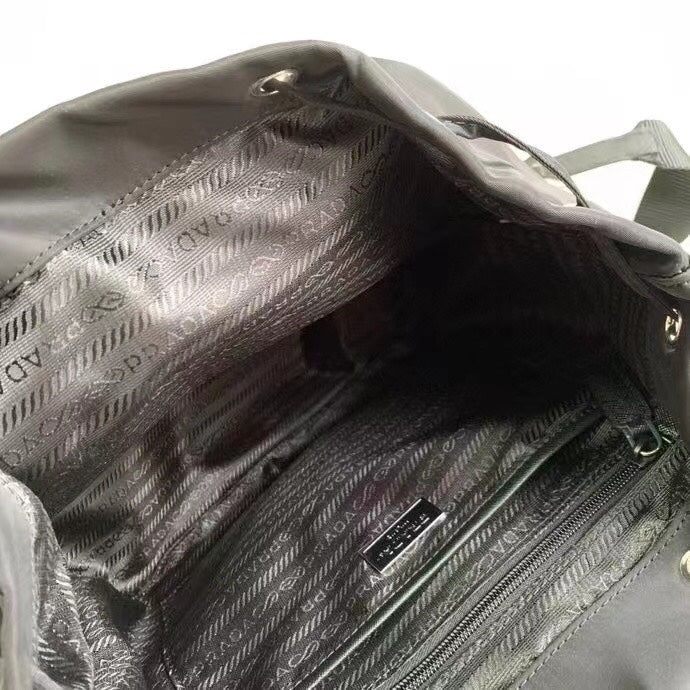 【PRADA 公式旗艦店】プラダ リュックサック当日出荷 好評に付き再入荷！32*30*15CM