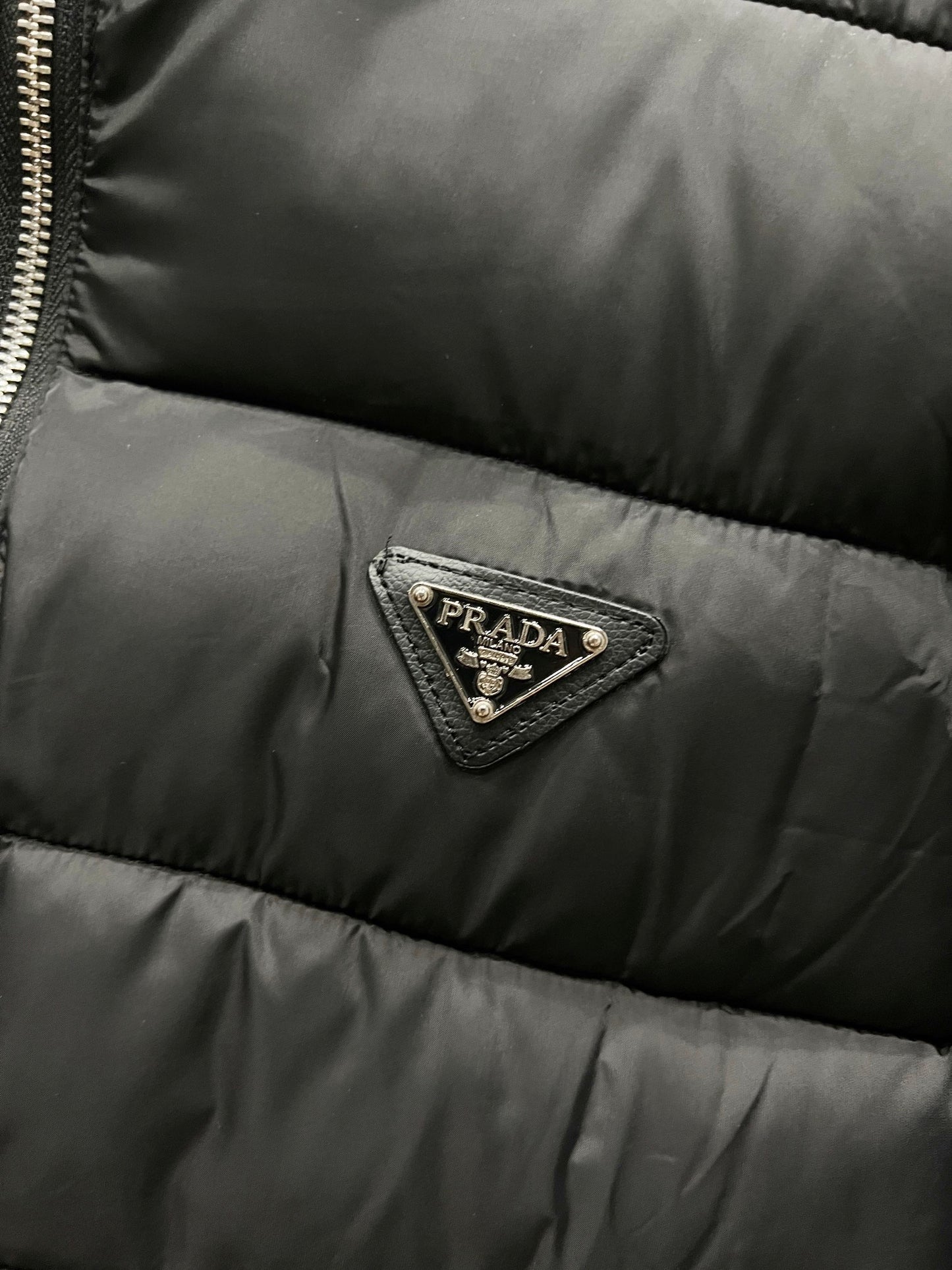 【PRADA旗艦店】ダウンジャケット、ご好評に付き再入荷！
