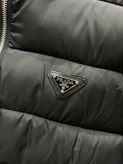 【PRADA旗艦店】ダウンジャケット、ご好評に付き再入荷！