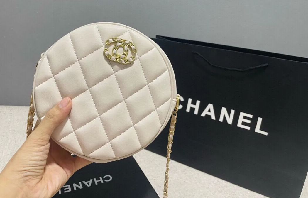 CHANEL ラウンドケーキ