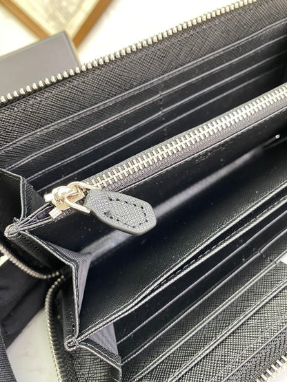 PRADA(プラダ) 財布19x12cm