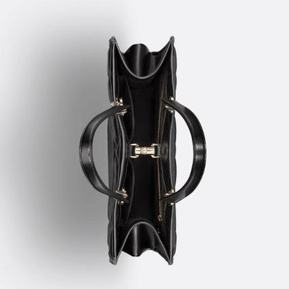 【DIOR】★高級感漂うデザイン★DIOR ESSENTIAL ミディアムトートバック