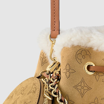 フォルムが可愛い LouisVuitton ベラ ショルダーバッグ ベージュ