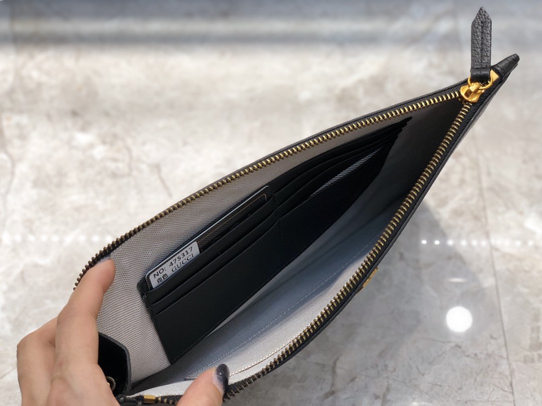 Gucci(グッチ)クラッチバッグ 30x20x1.5cm