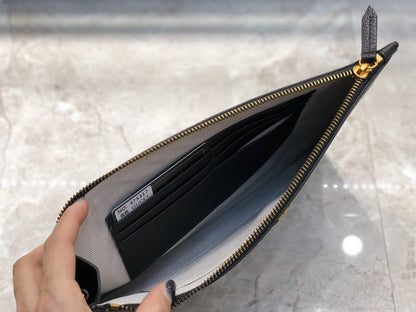 Gucci(グッチ)クラッチバッグ 30x20x1.5cm