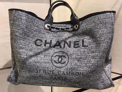 【 CHANEL】シャネル 大きなチャコールキャンバスドーヴィルトートTOTE