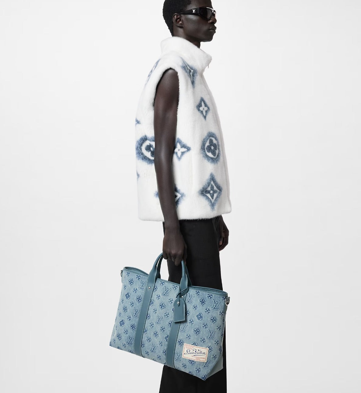 Louis Vuitton バッグ《Weekend》ブルー レザー ロゴ 直営店 M22537