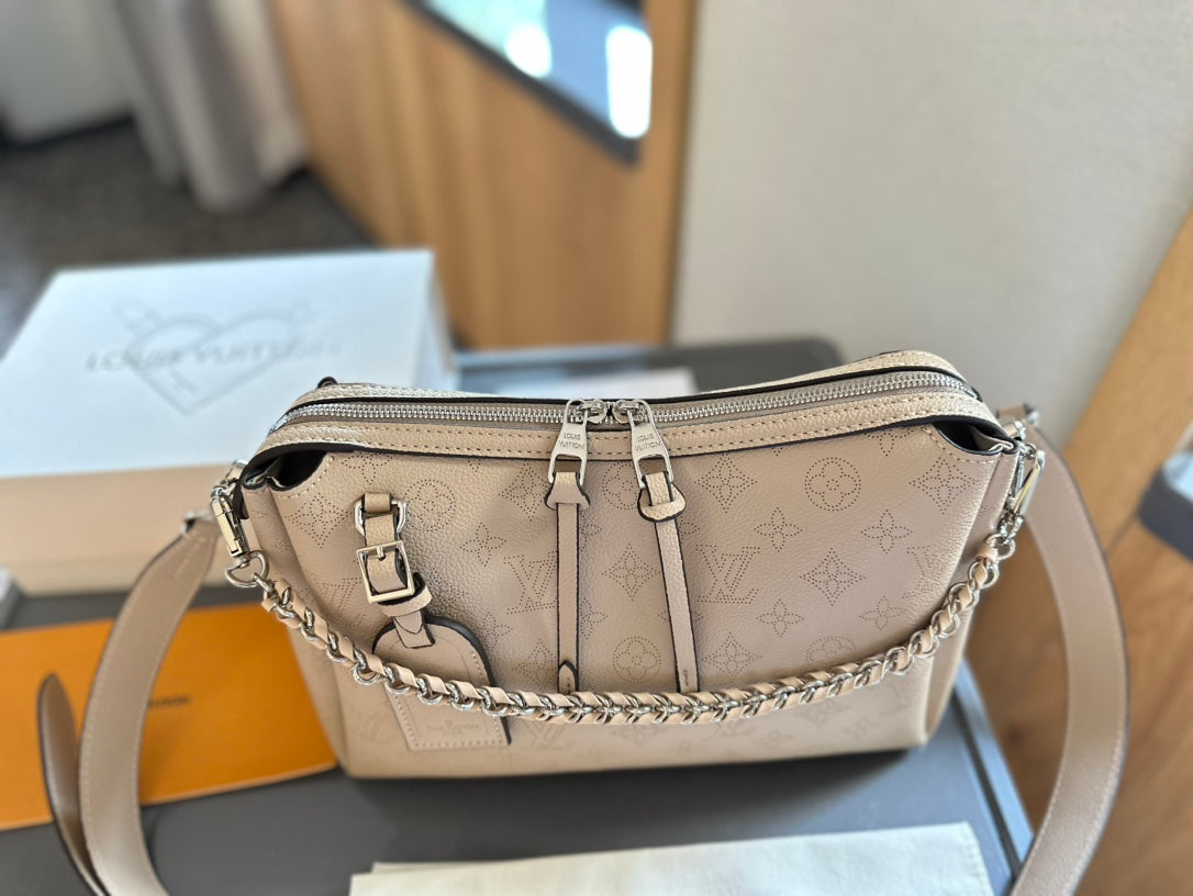 Louis Vuitton◇Lv ベラ トートバッグ