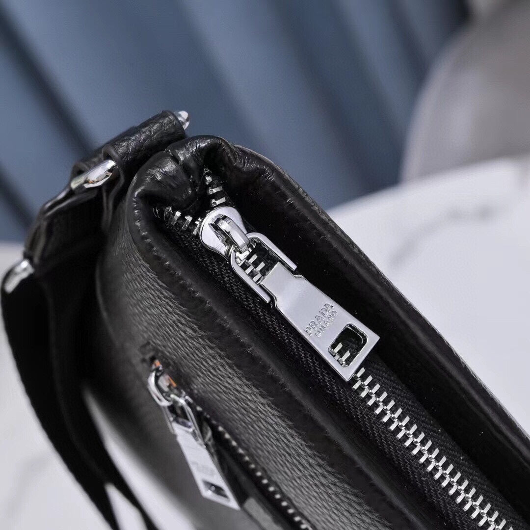 【 PRADA 公式旗艦店】プラダ ショルダーバッグ 当日出荷 好評に付き再入荷！23*27*5CM