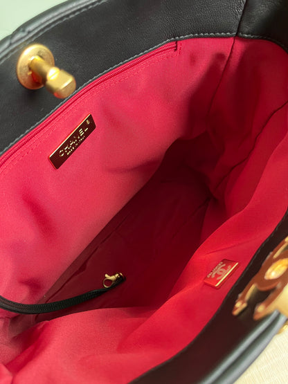 CHANEL 19 SHOPPING BAG 3519