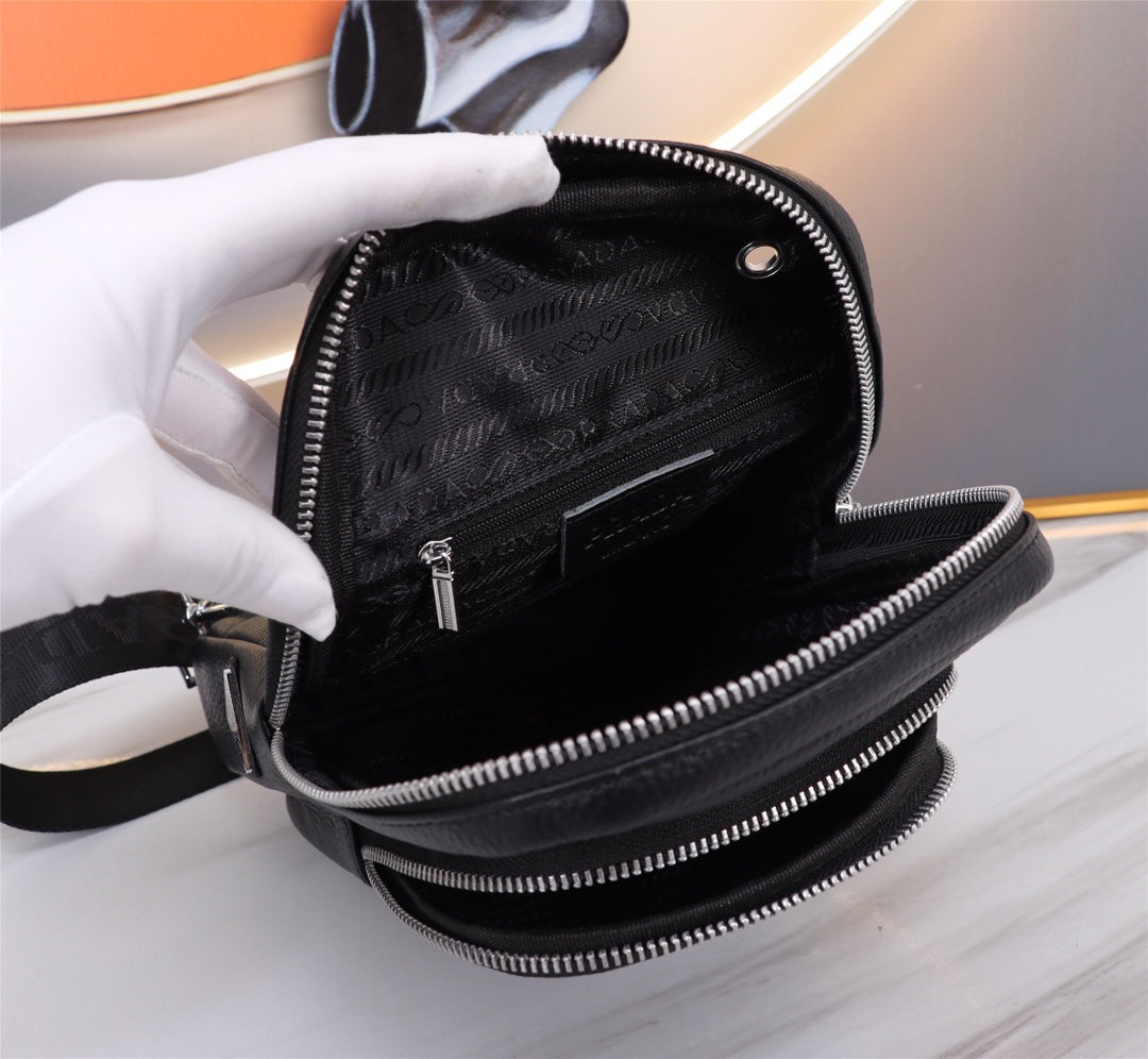 【PRADA 公式 旗艦店】プラダ 胸ポケット当日出荷 好評に付き再入荷！34*17*6CM